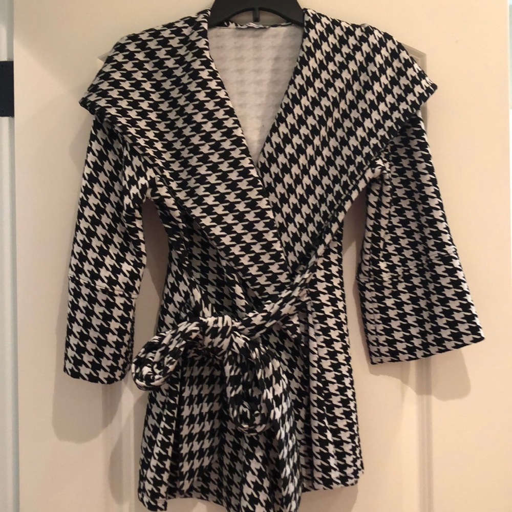 Houndstooth large wrap top or jacket
